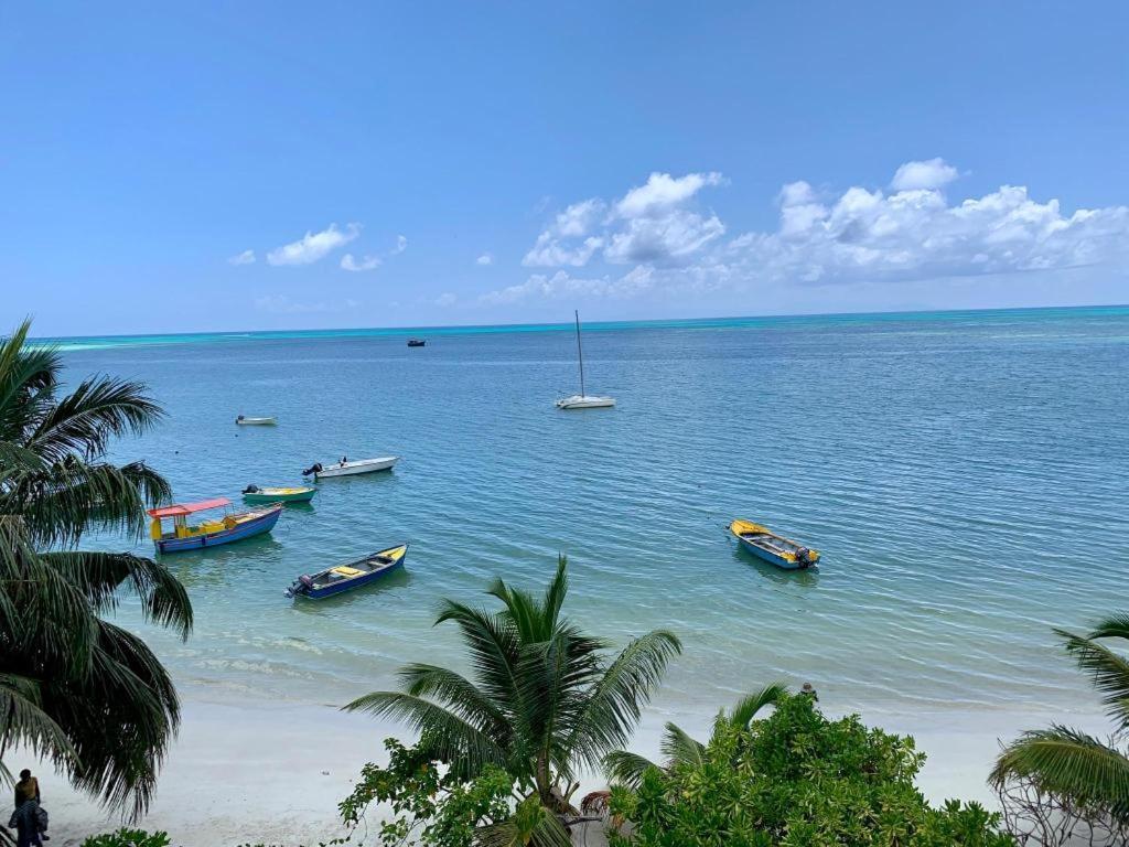 Diamond Plaza Hotel Grand Anse  Bilik gambar